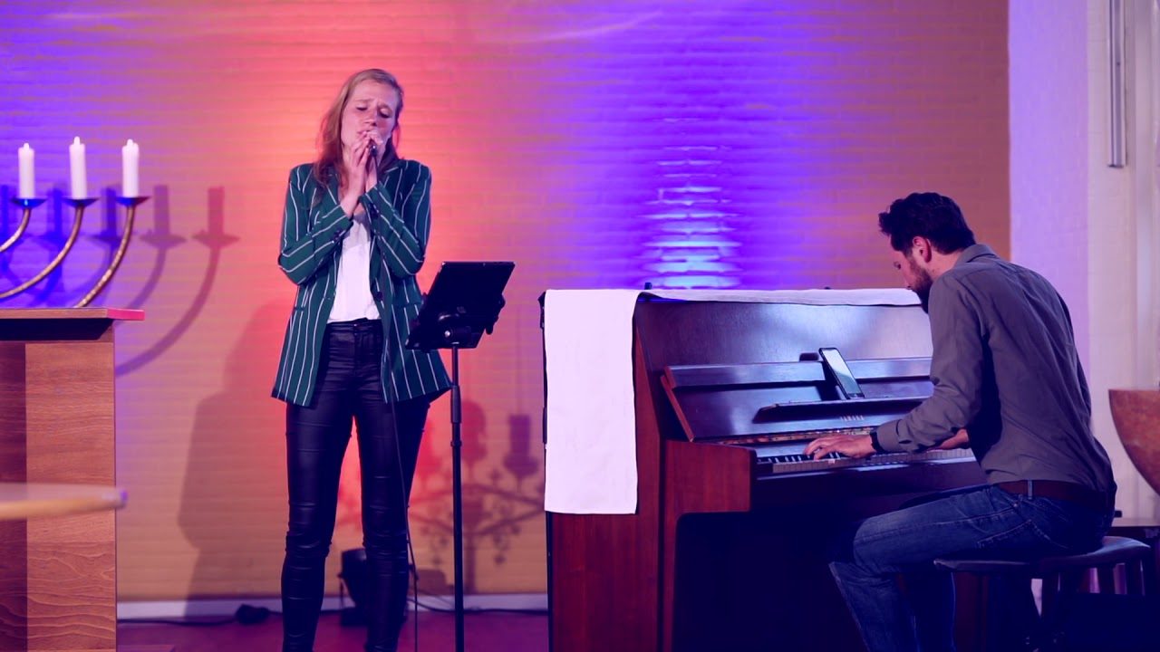 Noesjka zingt Nothing Else Matters, Zeb speelt piano